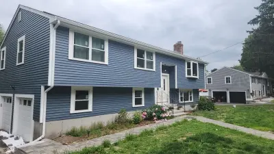 CertainTeed blue vinyl siding and new windows on a raised ranch in Canton, MA - photo 4